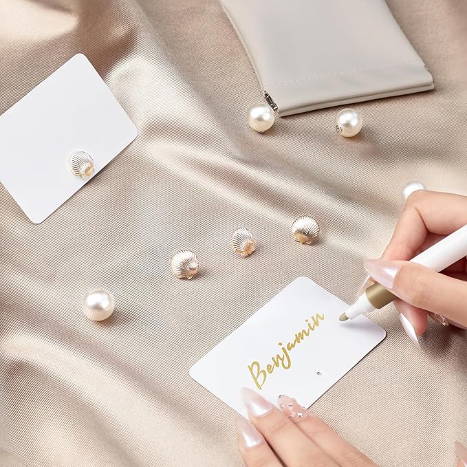 UNIQOOO 24Pcs Decorative Gold Shell Place Card Holders Bulk, Scallop Name Card Stands Set, for Beach Wedding Decor Coastal Favors, Table Setting, Business Card, Name Tag, Party Food Labels